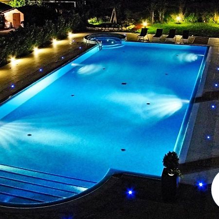 ויצ'נצה Hotel Victoria מראה חיצוני תמונה