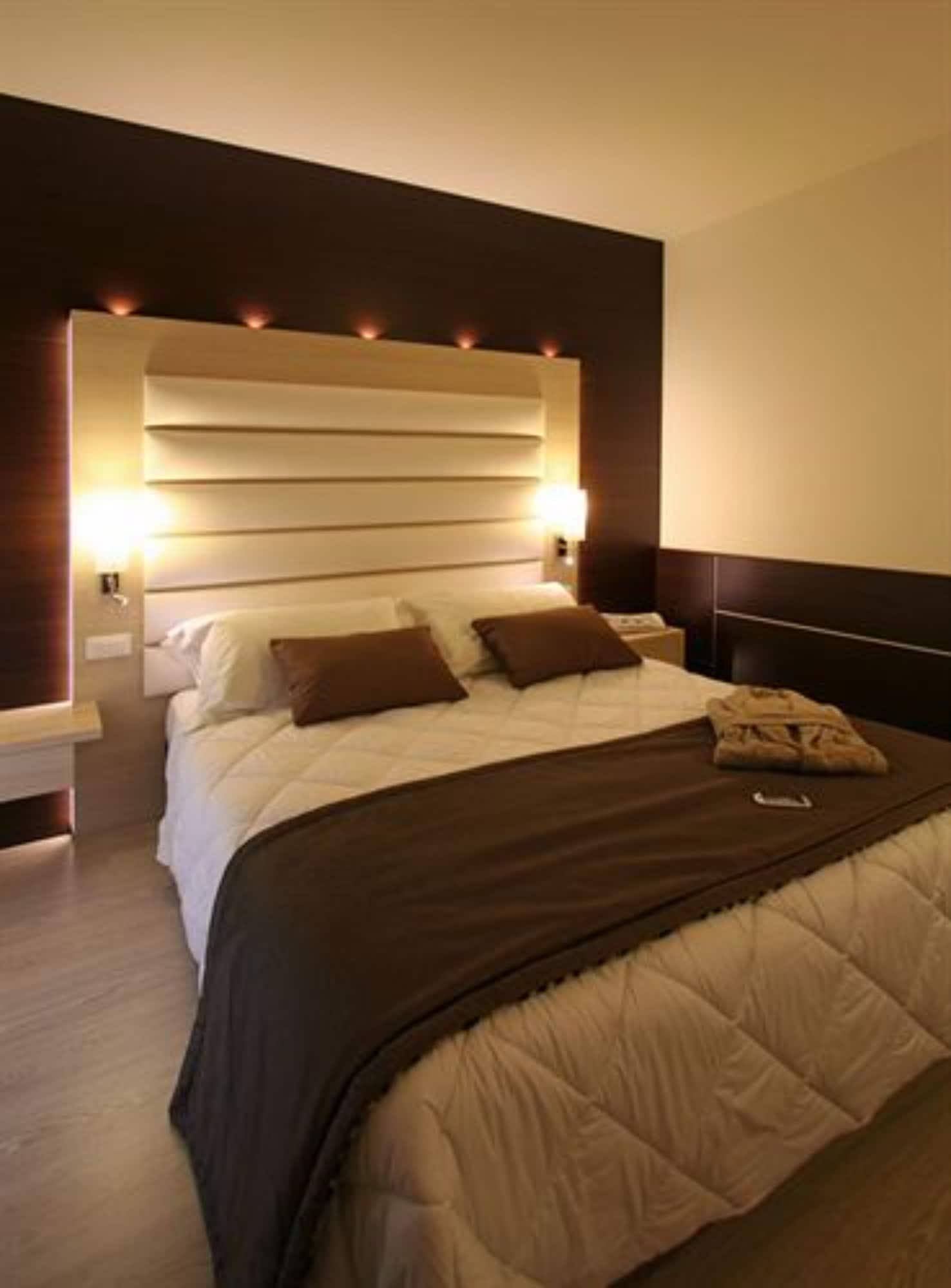 ויצ'נצה Hotel Victoria מראה חיצוני תמונה