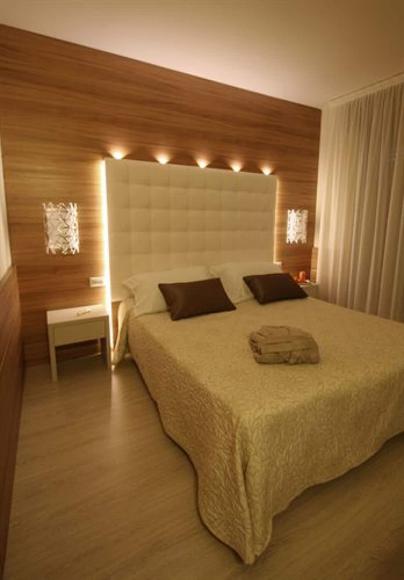 ויצ'נצה Hotel Victoria מראה חיצוני תמונה