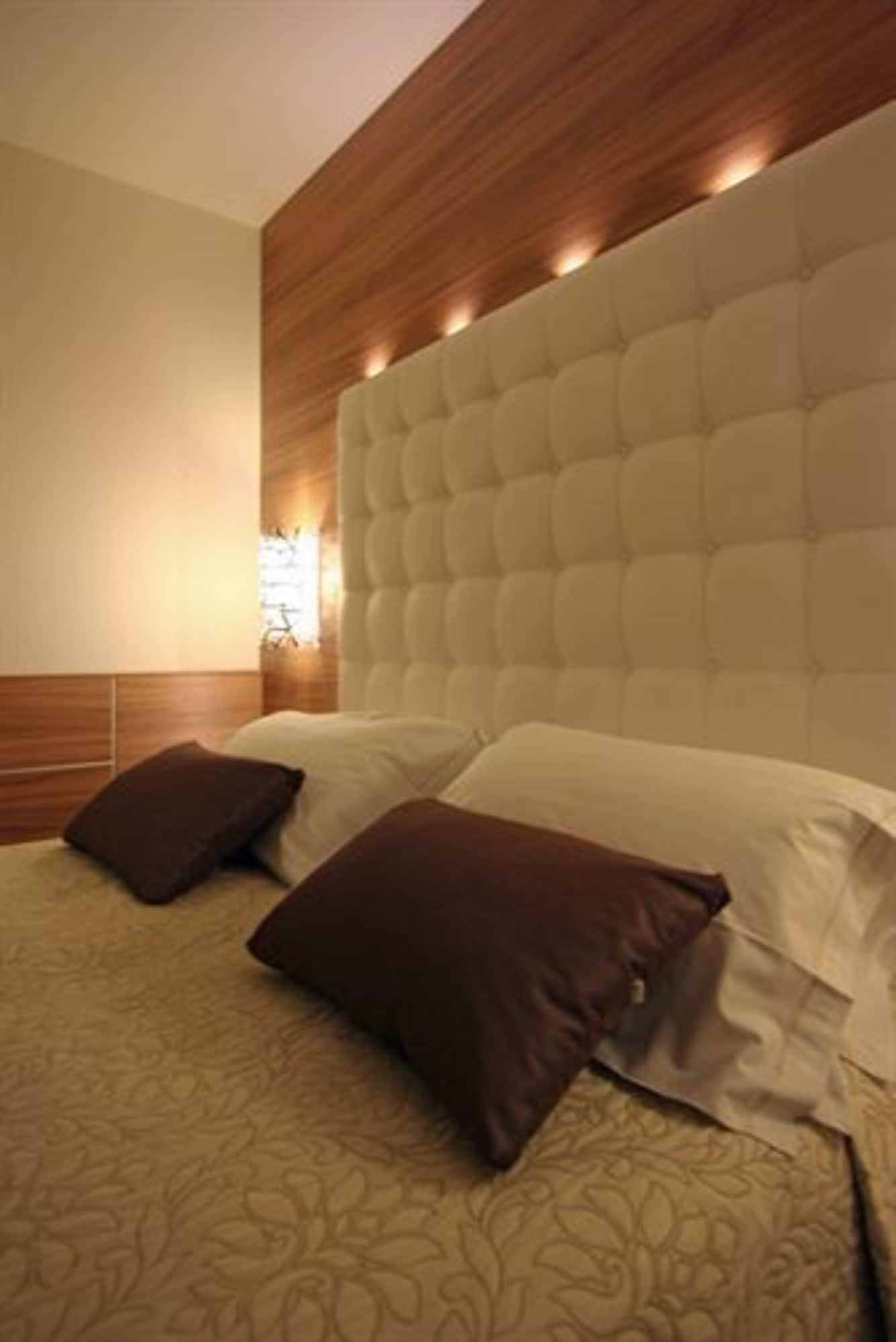 ויצ'נצה Hotel Victoria מראה חיצוני תמונה