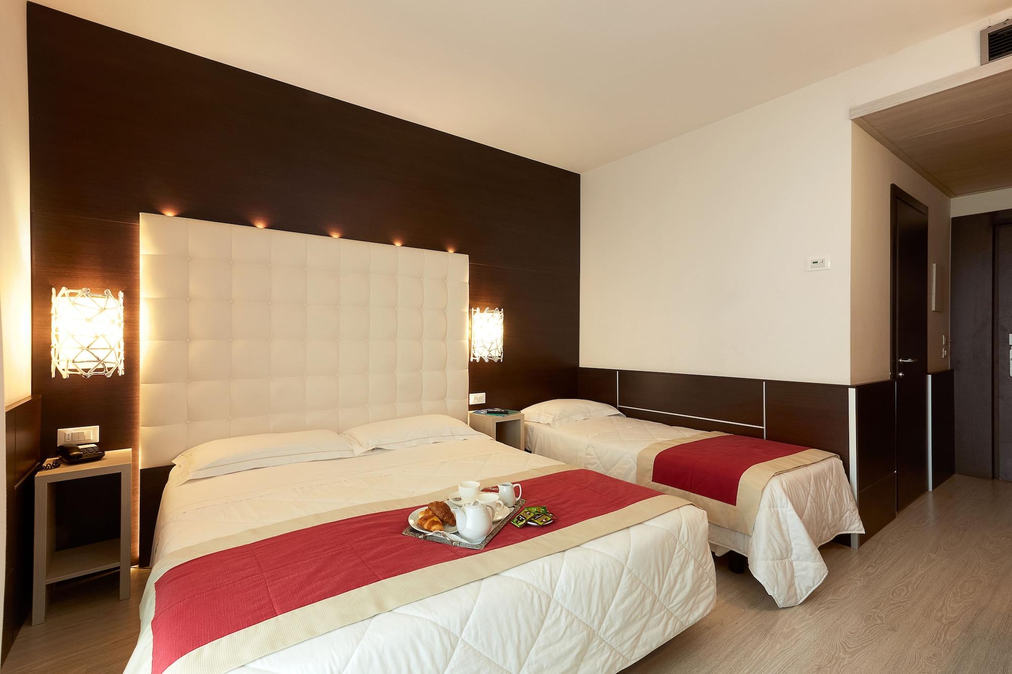 ויצ'נצה Hotel Victoria מראה חיצוני תמונה
