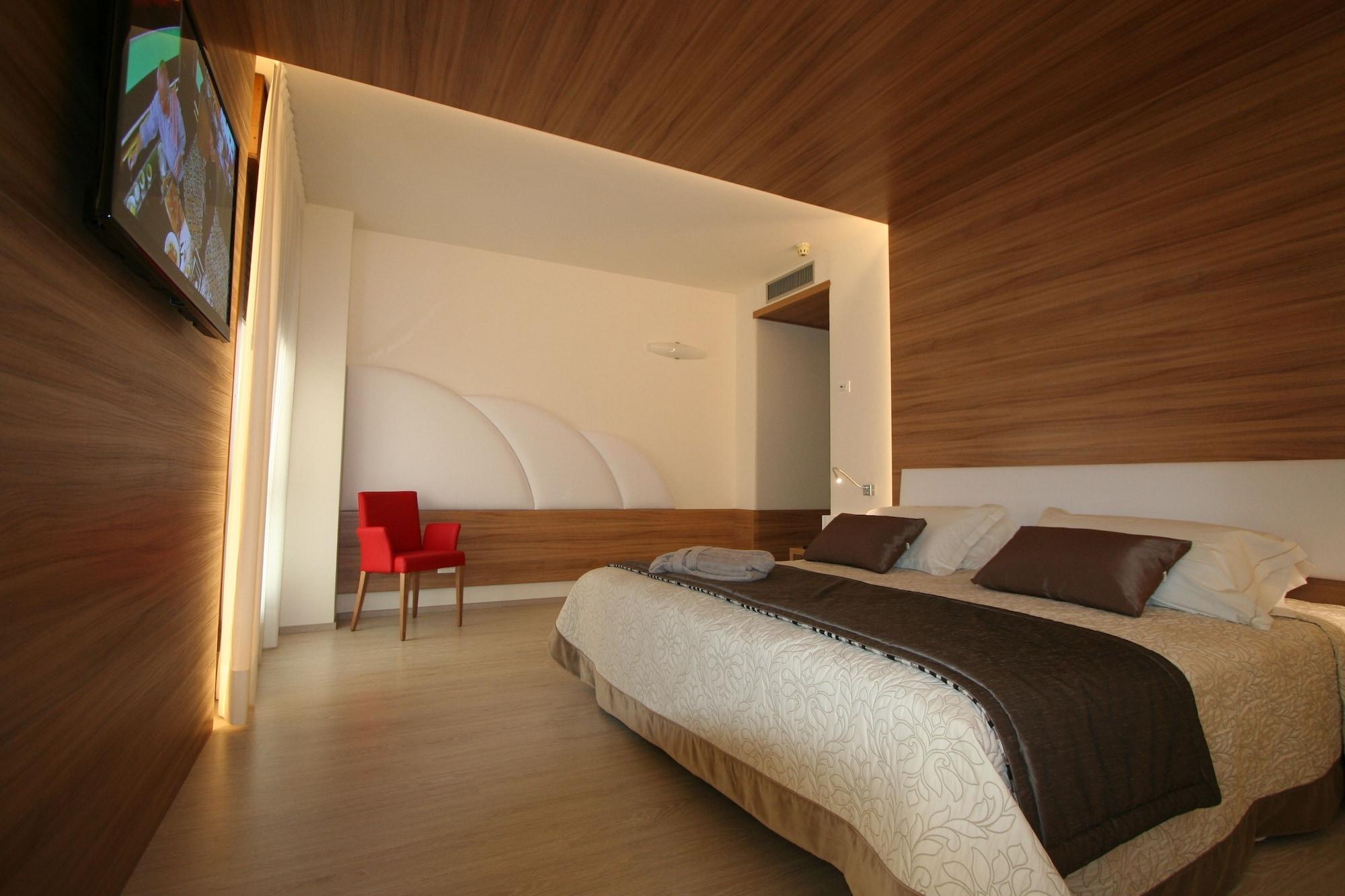 ויצ'נצה Hotel Victoria מראה חיצוני תמונה