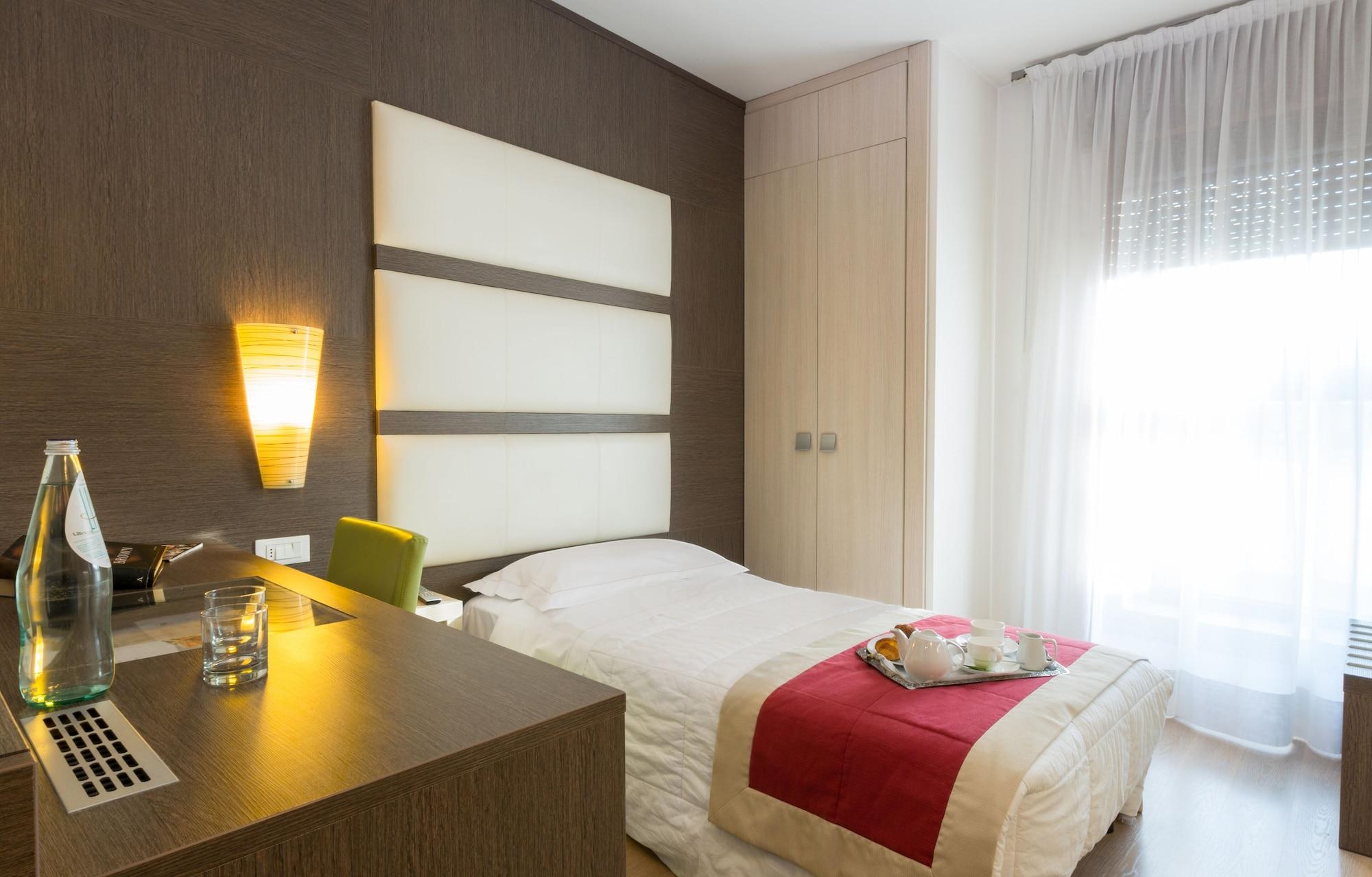 ויצ'נצה Hotel Victoria מראה חיצוני תמונה
