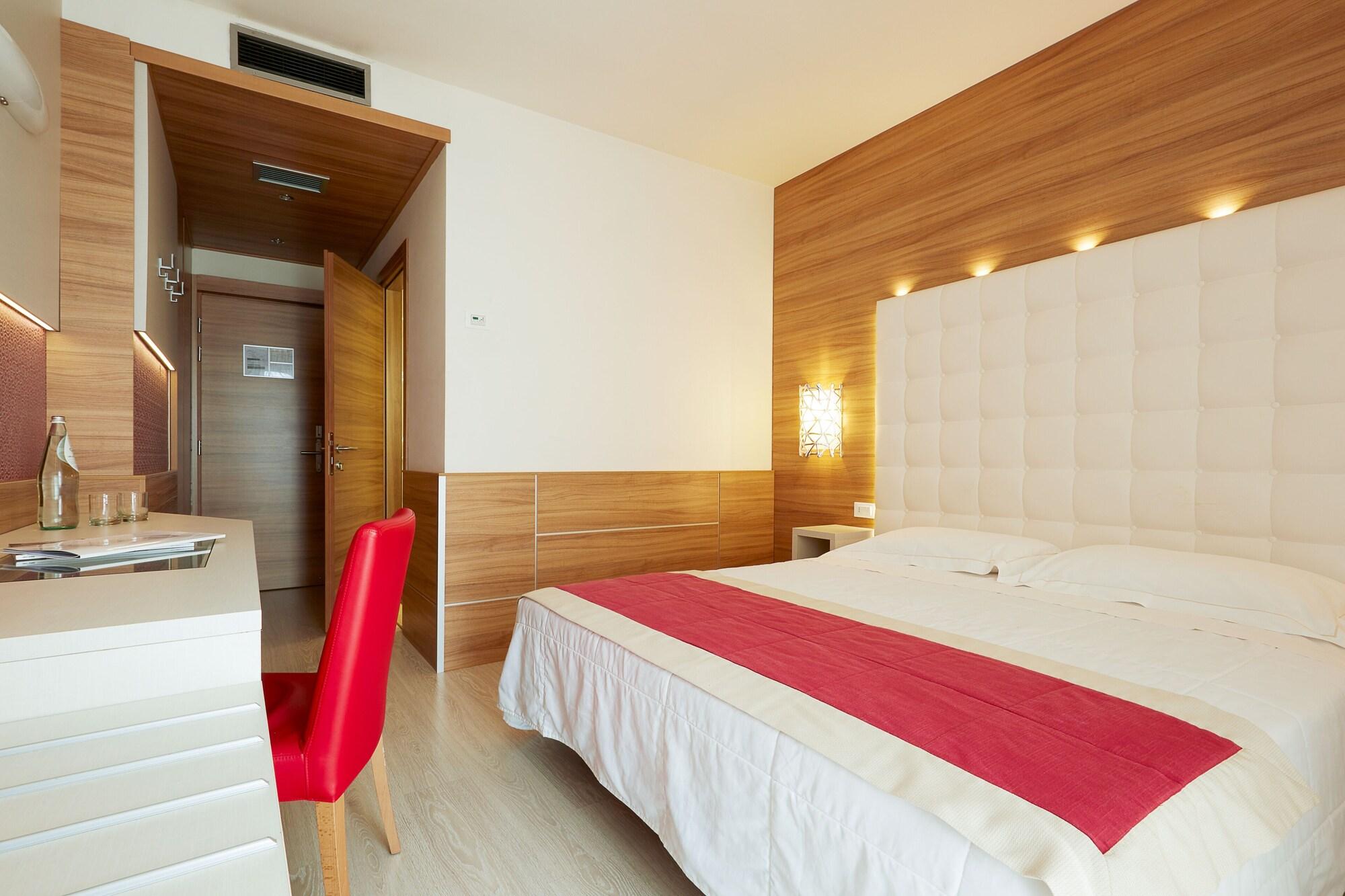 ויצ'נצה Hotel Victoria מראה חיצוני תמונה