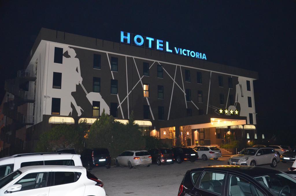 ויצ'נצה Hotel Victoria מראה חיצוני תמונה