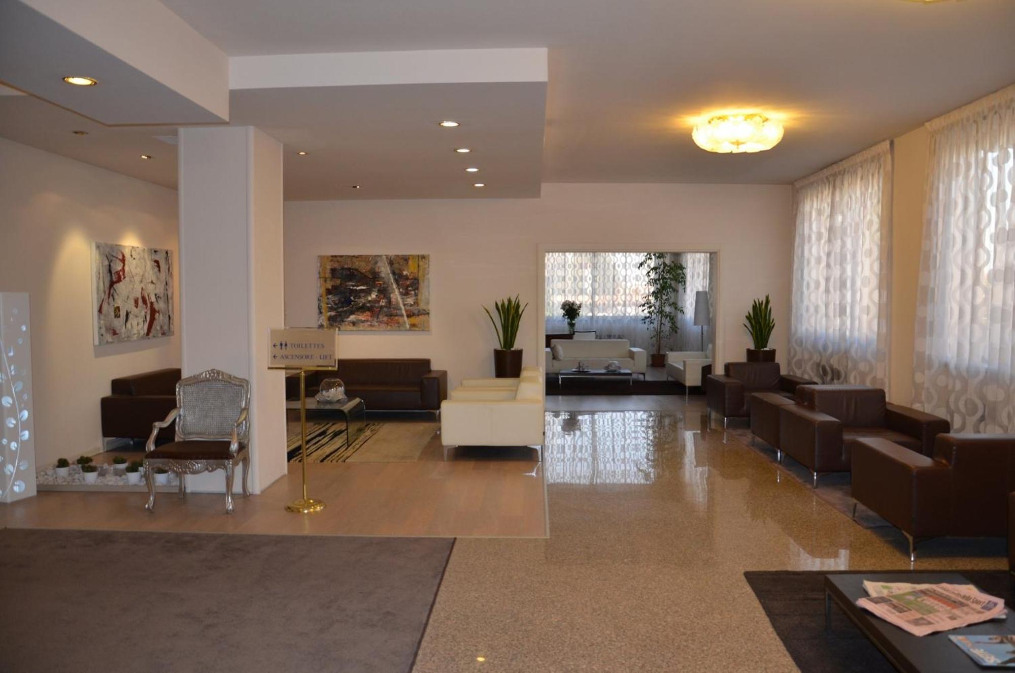 ויצ'נצה Hotel Victoria מראה חיצוני תמונה