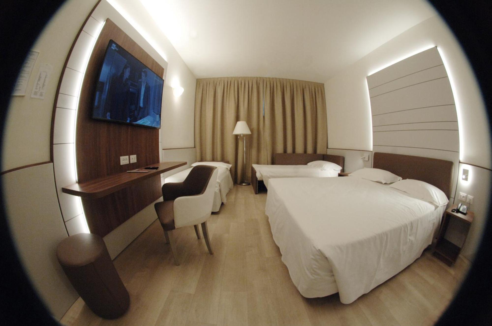 ויצ'נצה Hotel Victoria מראה חיצוני תמונה