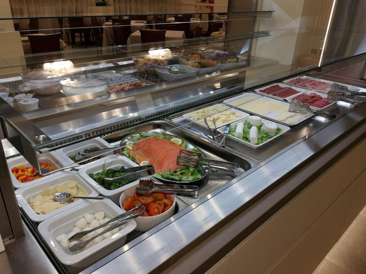 ויצ'נצה Hotel Victoria מראה חיצוני תמונה