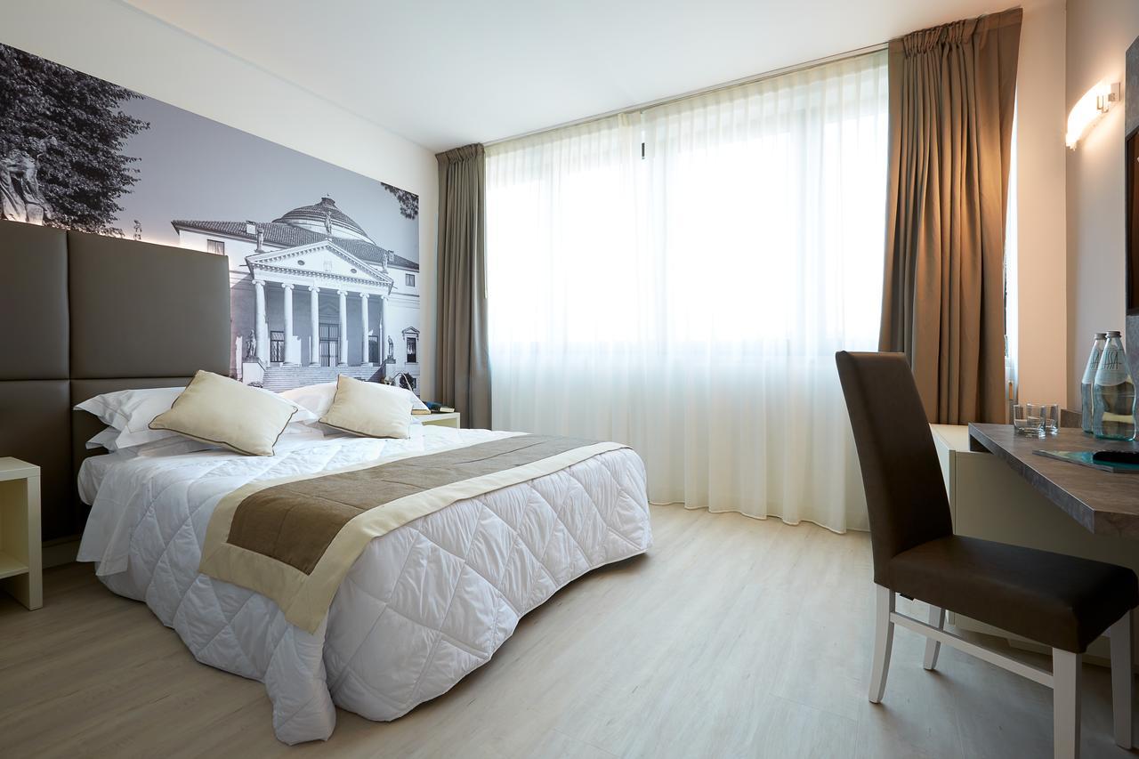 ויצ'נצה Hotel Victoria מראה חיצוני תמונה