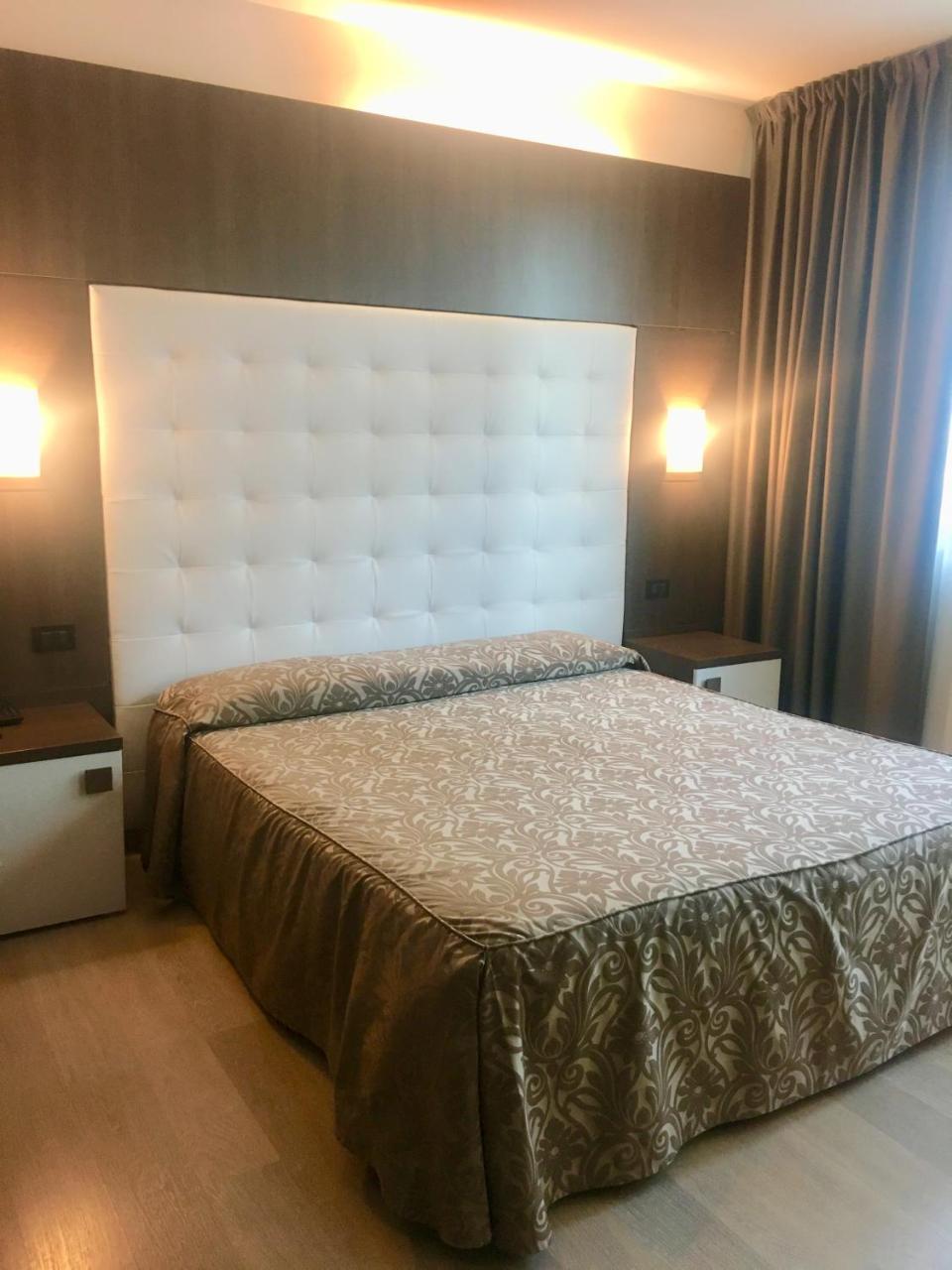 ויצ'נצה Hotel Victoria מראה חיצוני תמונה