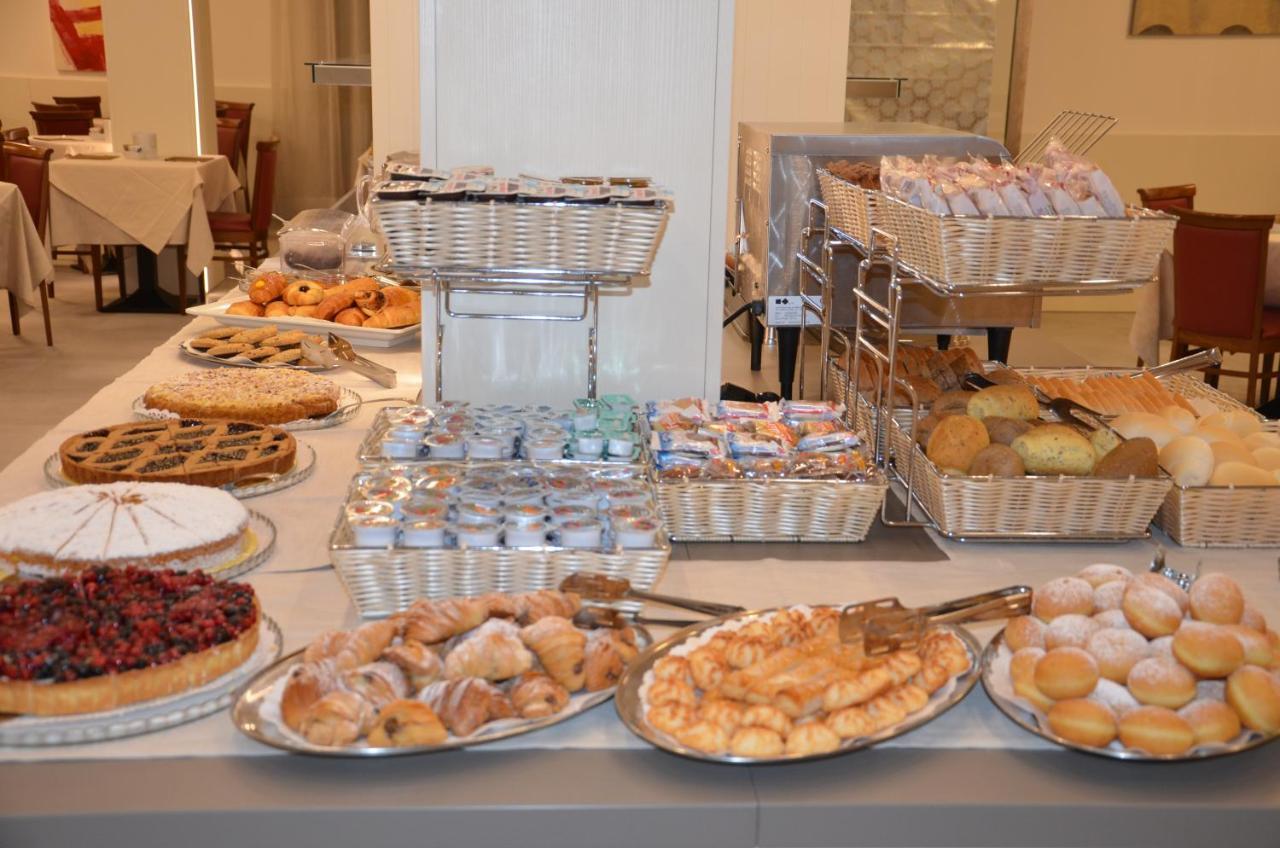 ויצ'נצה Hotel Victoria חדר תמונה