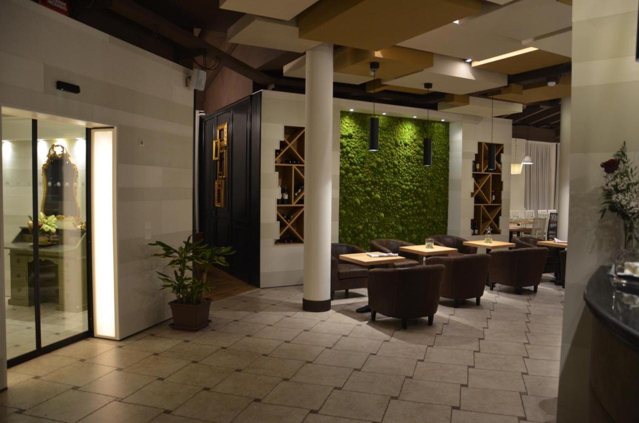 ויצ'נצה Hotel Victoria מראה חיצוני תמונה