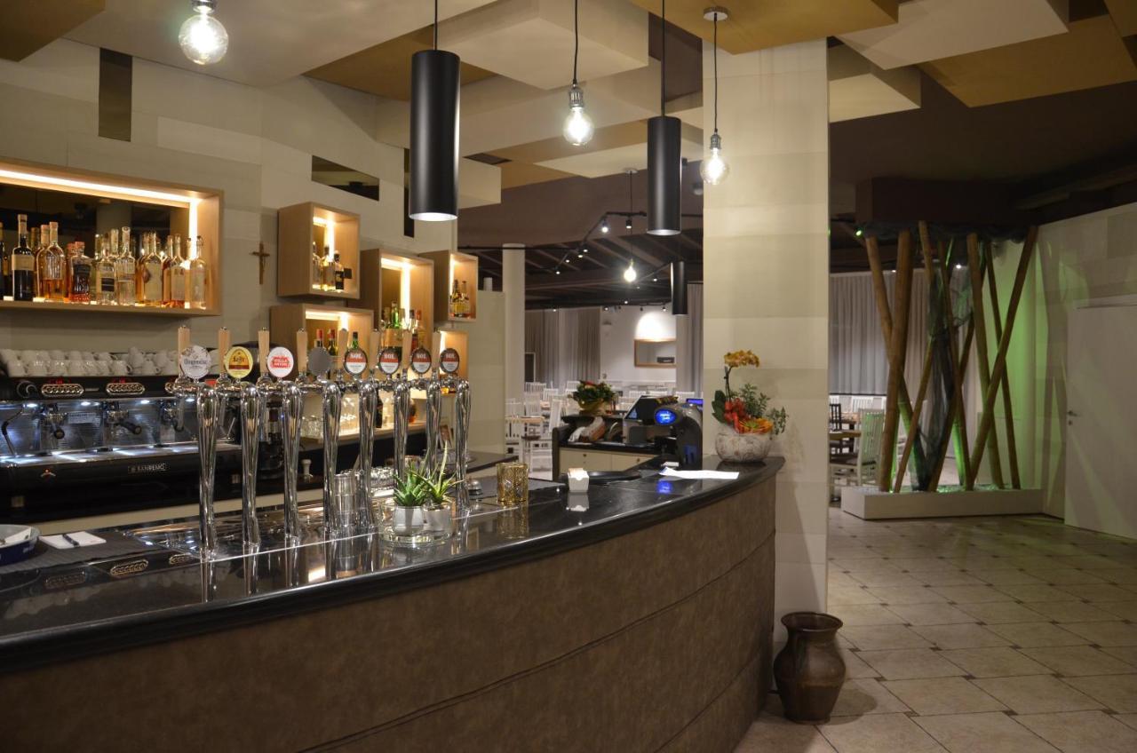 ויצ'נצה Hotel Victoria מראה חיצוני תמונה