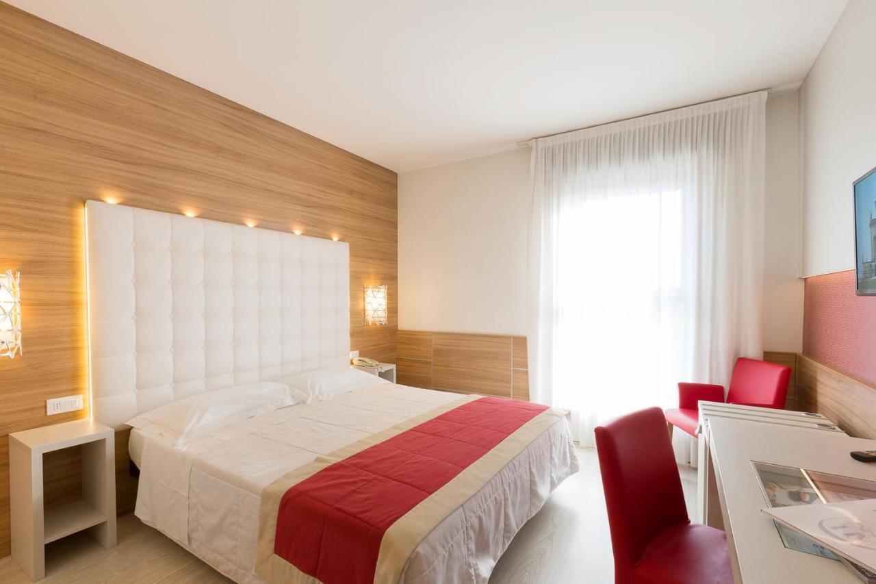 ויצ'נצה Hotel Victoria מראה חיצוני תמונה